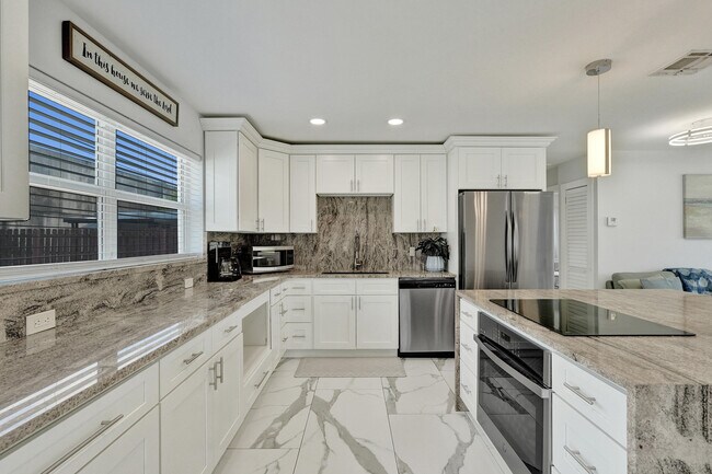 Building Photo - 9446 Birmingham Dr