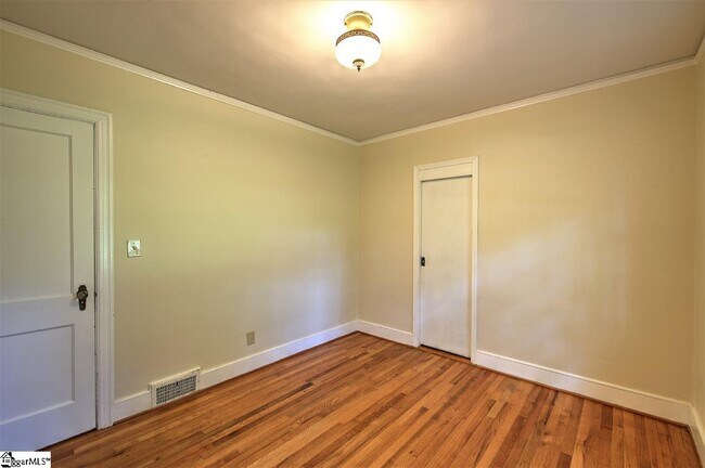 Building Photo - 10 Buist Ave