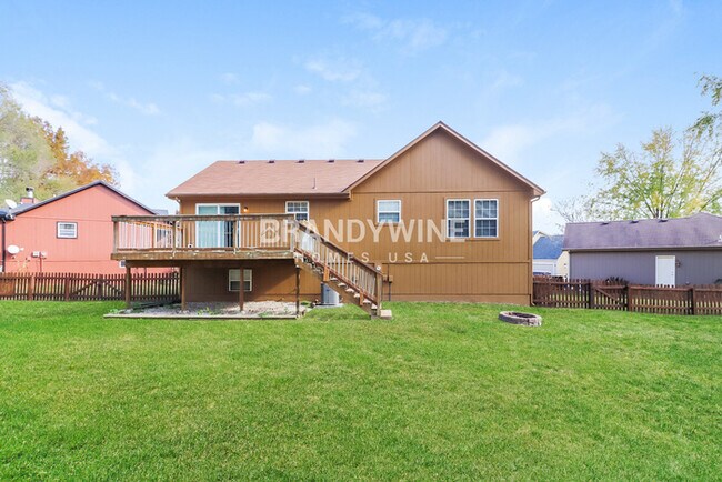 Building Photo - 1205 Deena St