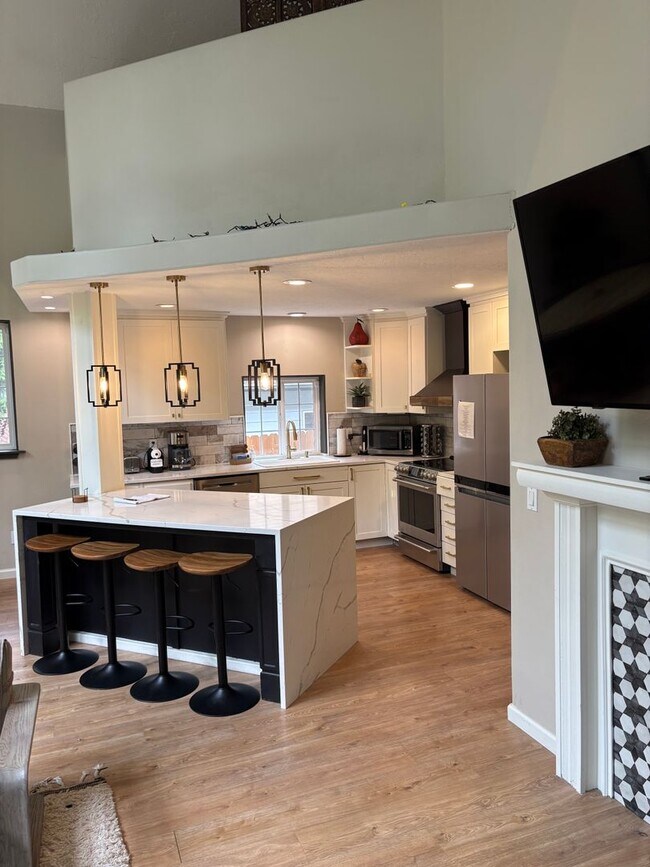 Building Photo - 64633 E Sandy River Ln