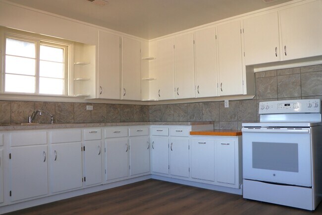 Building Photo - 1308 High St