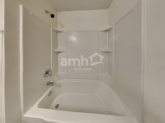 Building Photo - 2066 Tyson Lake Dr