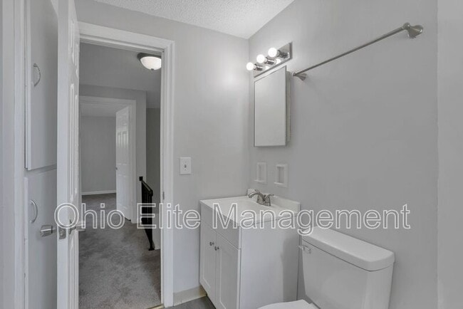 Building Photo - 900 Racine Ave