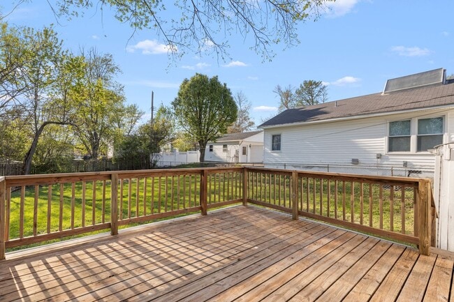 Building Photo - Charming Home with Great Layout in Sought-After Ballwin Neighborhood