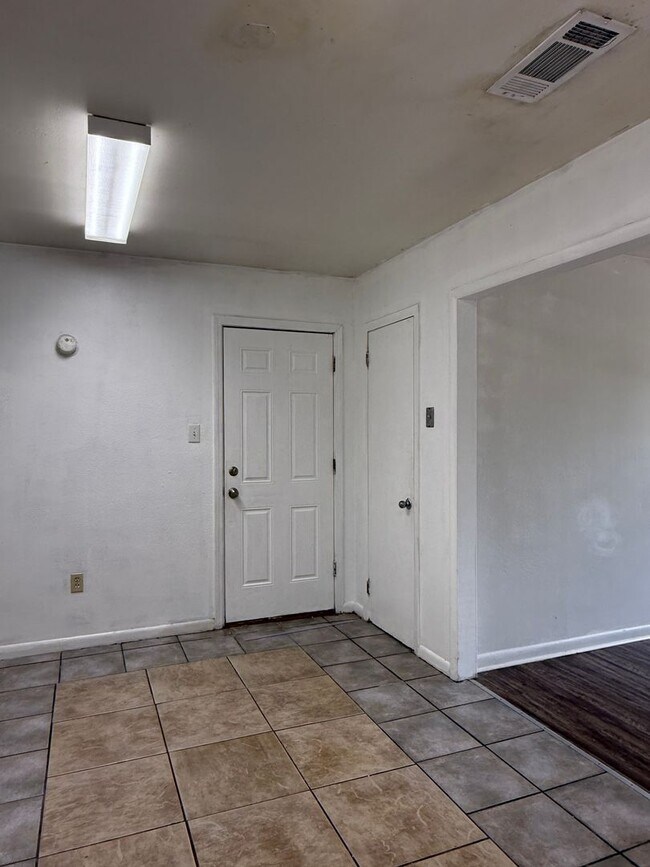 Building Photo - Room To Stretch