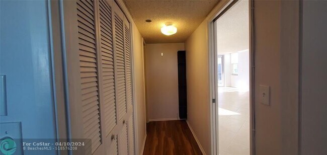 Building Photo - 3095 N Course Dr