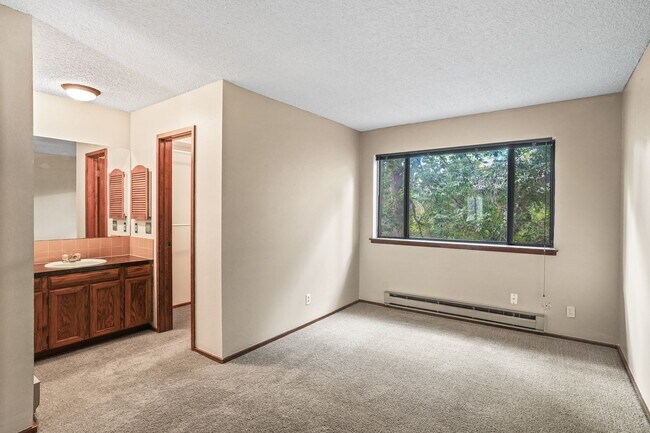 Building Photo - 2633 Juniper Ave