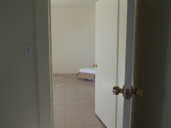 Building Photo - 532 21st St