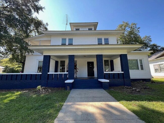 Building Photo - 217 S Zetterower Ave