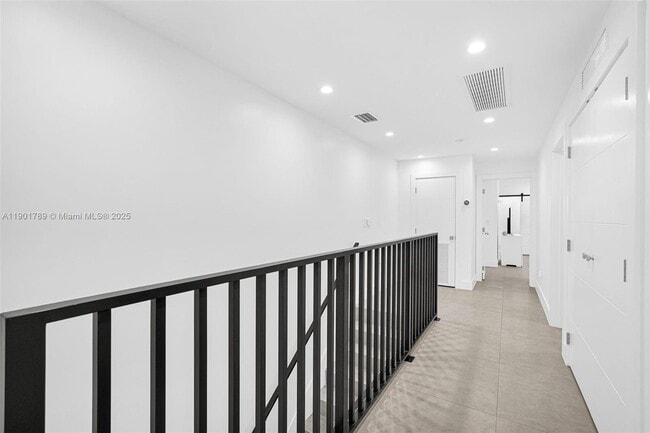 Building Photo - 8871 SW 28th St