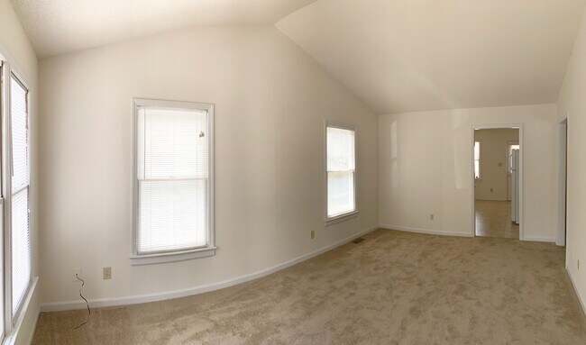Building Photo - 110 Hawthorne Ln W