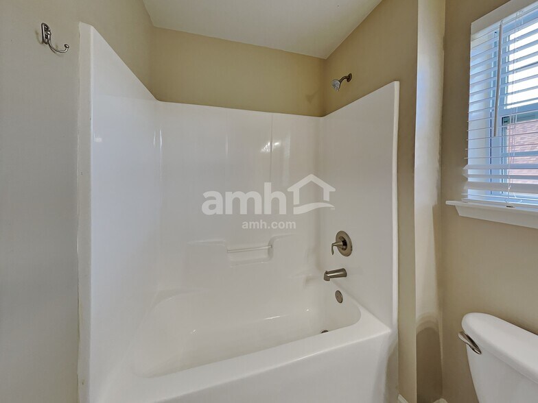 Building Photo - 107 Lacona Ter