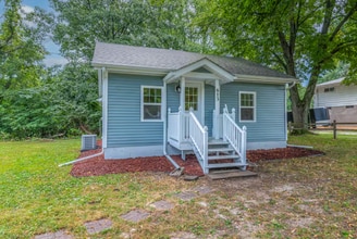 Building Photo - 613 5th St