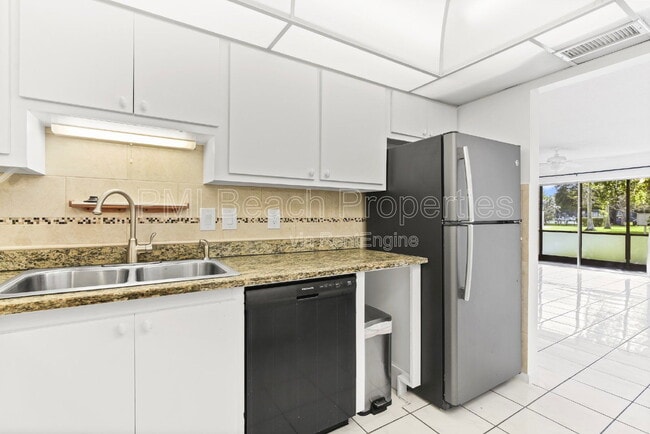 Building Photo - 345 W Laurel Dr