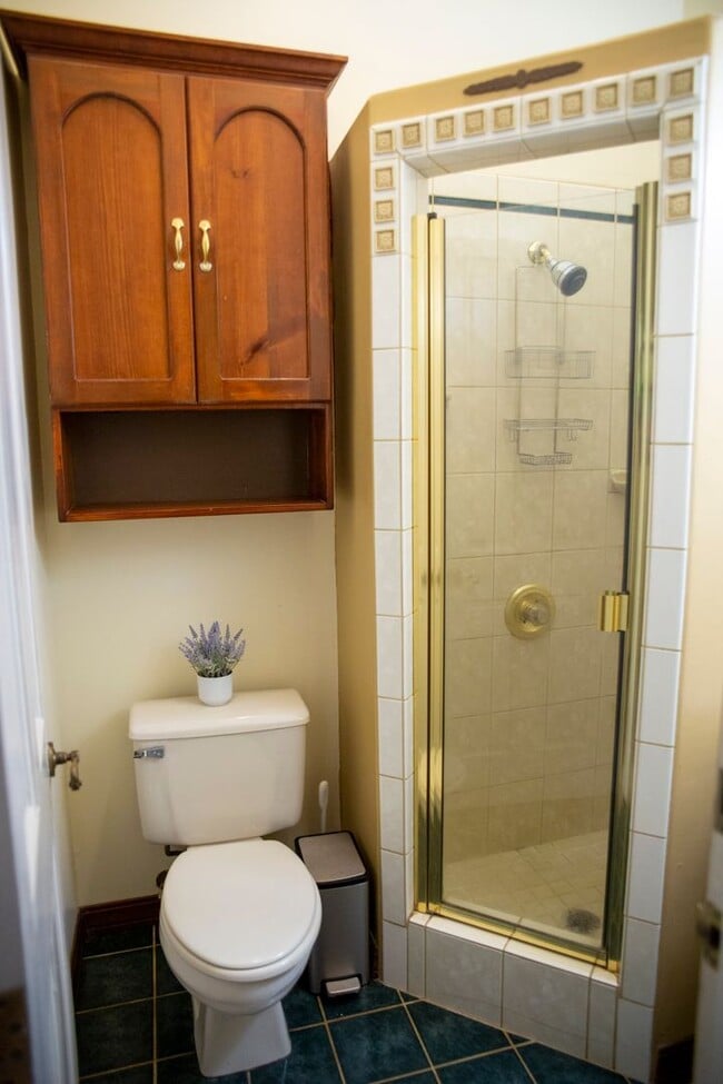 Building Photo - Spacious 4-Bedroom Retreat in Haiku with S...