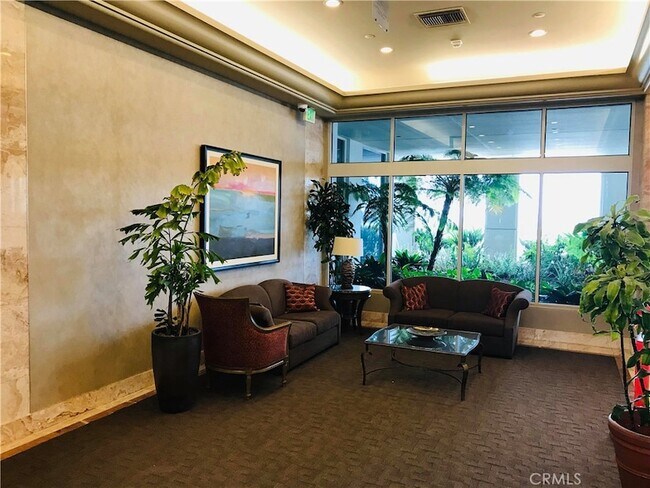 Building Photo - 525 E Seaside Way