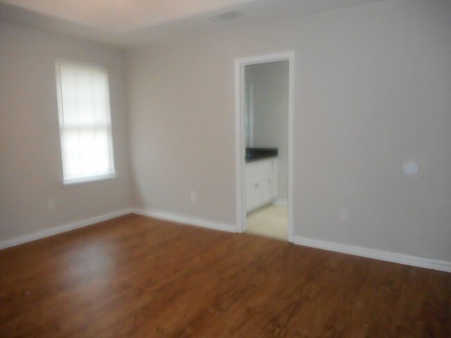 Building Photo - 3 Bedroom 2 Bath Near Fort Gordon in Hephz...