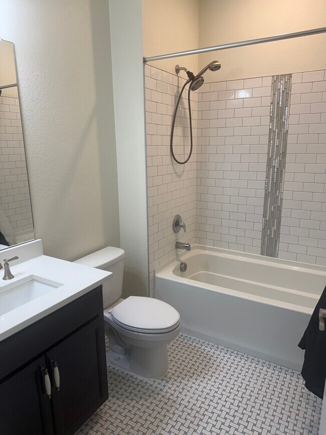 Building Photo - 221 S Quantock St