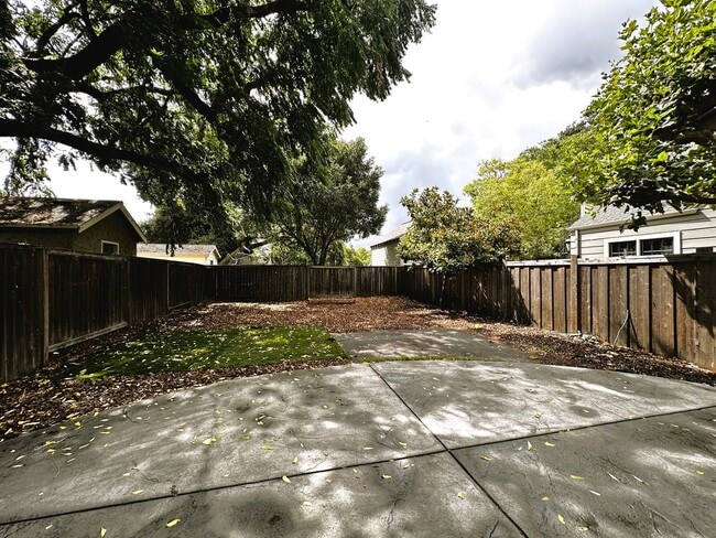 Building Photo - 350 Ridgway Ave., Santa Rosa, Ca. (3-Bedro...