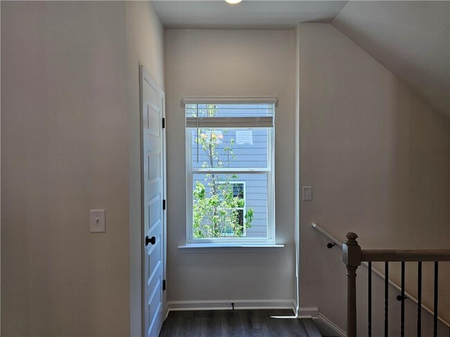 Building Photo - 1666 Eagle Dr