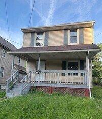 Building Photo - Four bedroom one bathroom home for rent