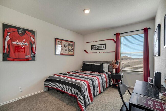 Building Photo - APPLEWOOD UNIT 1