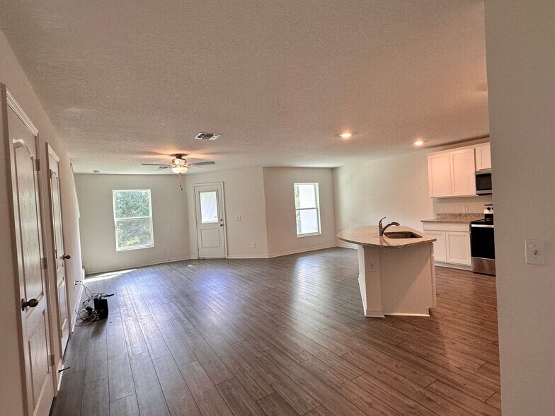 Building Photo - POINCIANA - TUSCANY PRESERVE 3BR/2.5BA TOW...