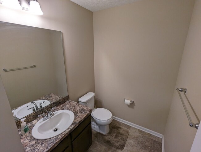 Building Photo - Beautiful 4 Bedroom Home in Amherst Schools.