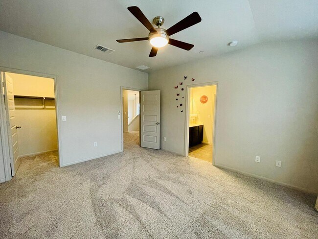Building Photo - 1620 Bryant Dr