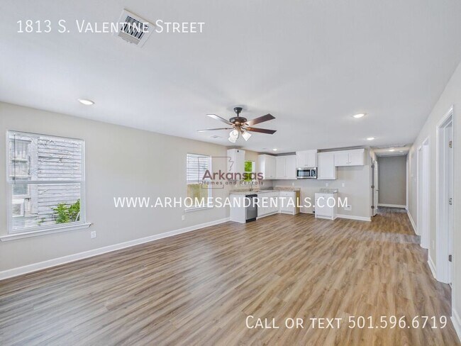 Building Photo - 1813 S Valentine St