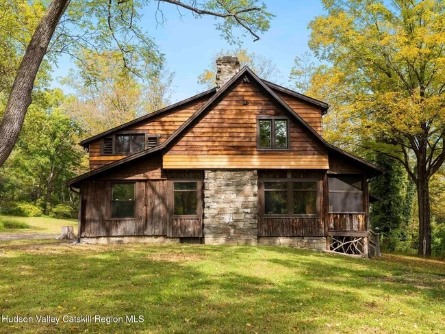 Building Photo - 5 Riverby Ln
