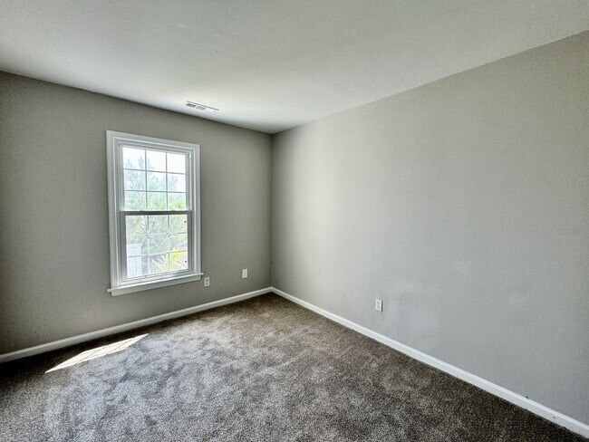 Building Photo - COMPLETELY Updated & Ready 08-21-26!! Sparkling Community Pool - Pet Friendly - Fenced Backyard!