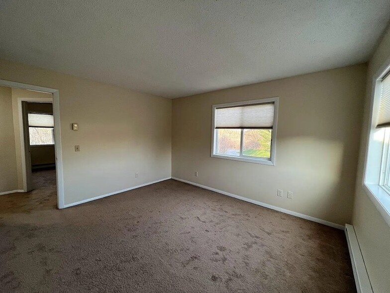 Master B/R - O1 Grandview Dr
