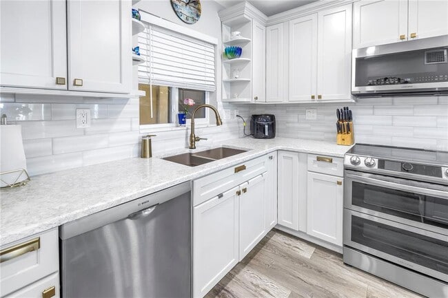 Building Photo - 800 Madonna Blvd