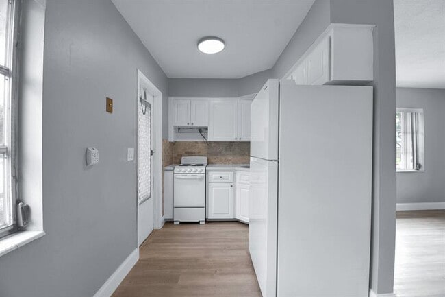 Building Photo - 4751 NE 21st Terrace