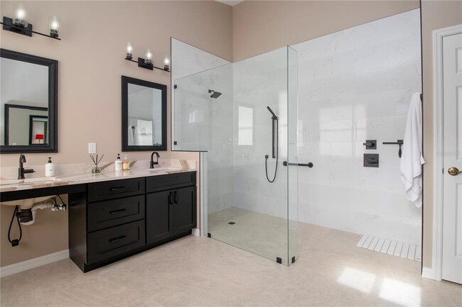 Building Photo - 275 Dahlia Ct
