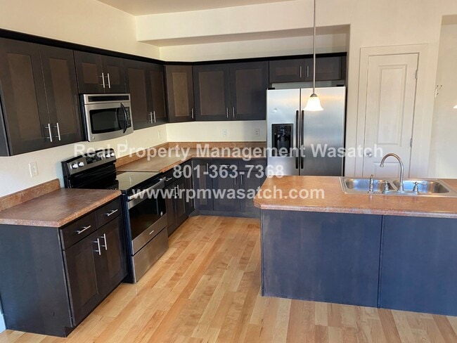 Building Photo - Modern 2 bed, 1 bath Townhome in Daybreak