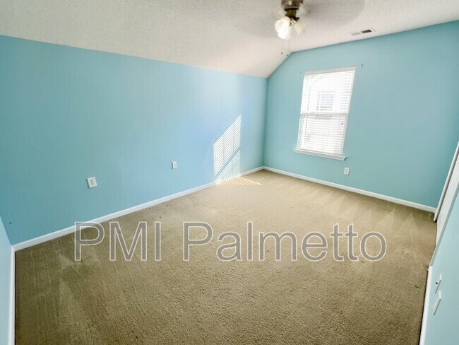 Building Photo - 303 Buckthorne Dr