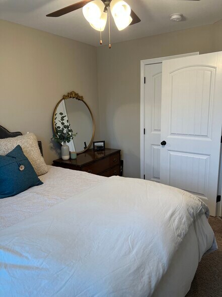 second bedroom - 2053 Jackie Lorraine Dr