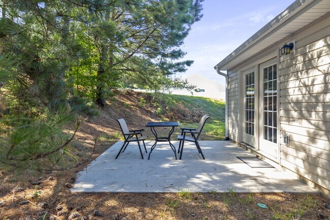 Building Photo - 2 bed, 2 bath, Furnished for Short Term Le...