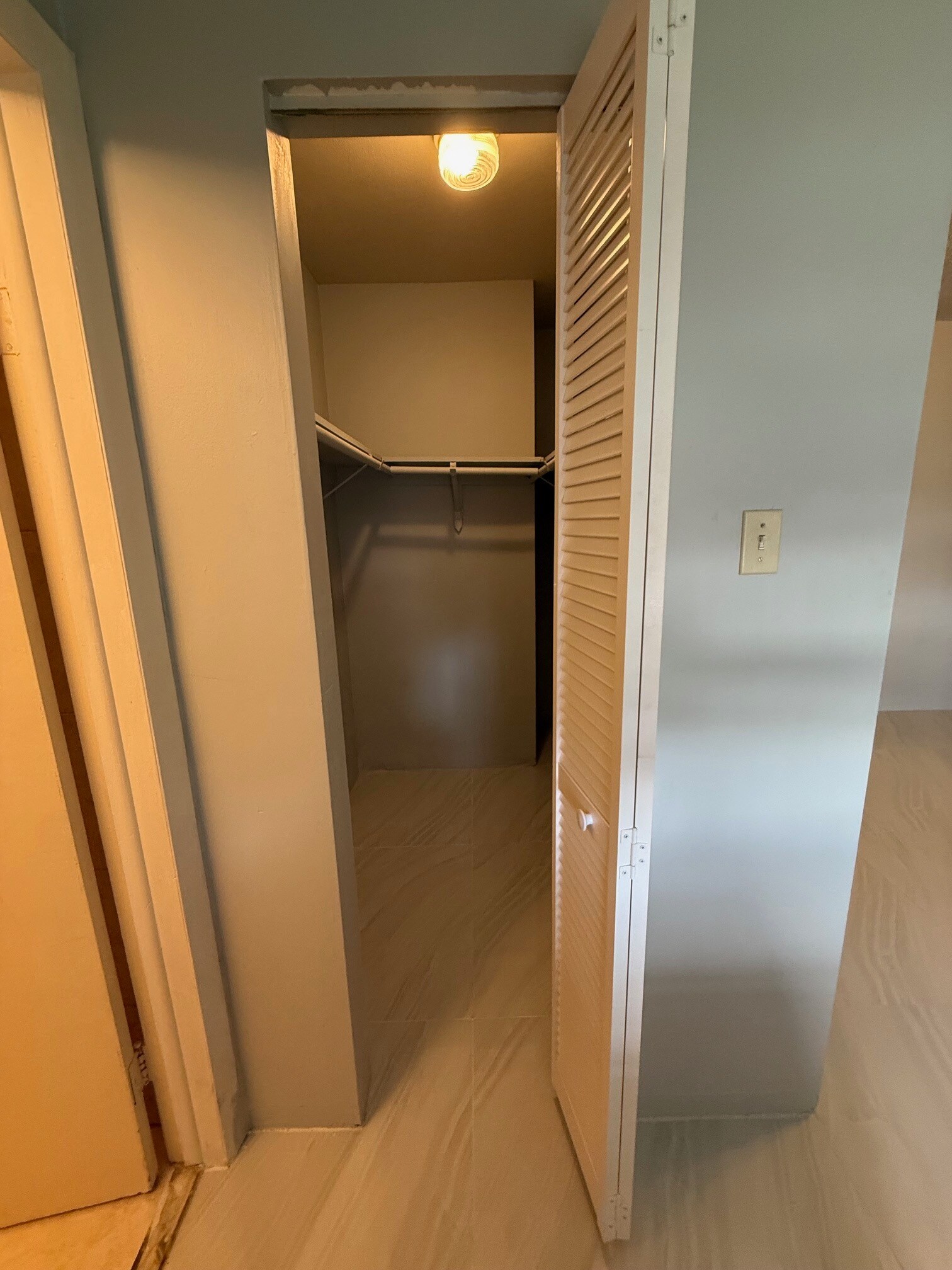 Bed1 - Walk-In Closet - 662 NE 132nd St