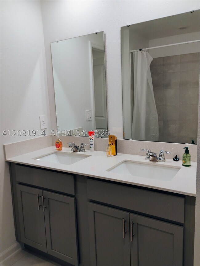 Building Photo - 890 Timberland Dr
