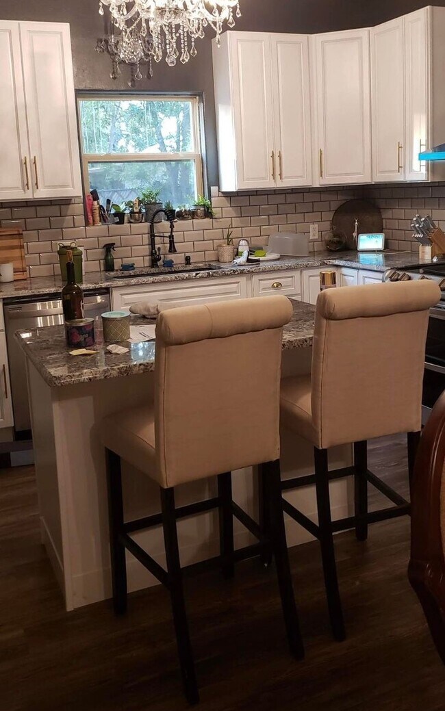 Kitchen - 504 N Ridge St