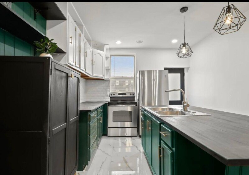 Building Photo - 2002 E Preston St