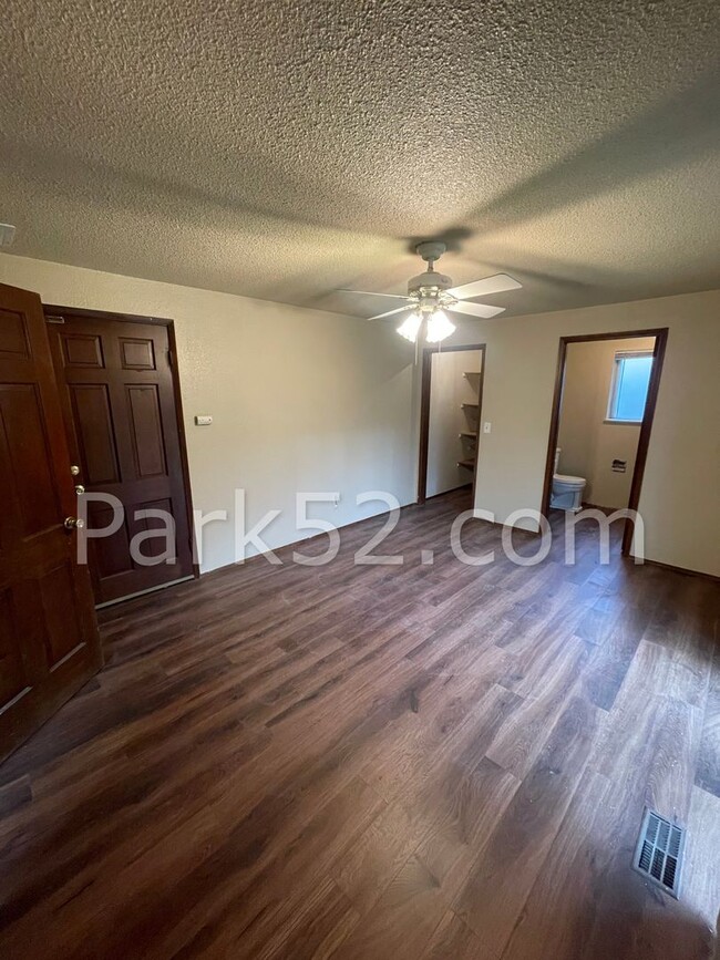 Building Photo - 3 Bedroom Rambler in Lakewood!