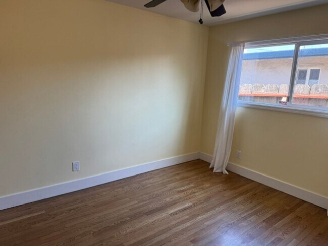 Building Photo - Great Three Bedroom One and 1/2 bath house in Seaside