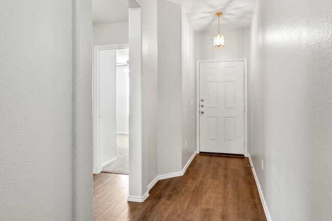 Building Photo - Charming Home with Elegant Granite Countertops and Cabinets!