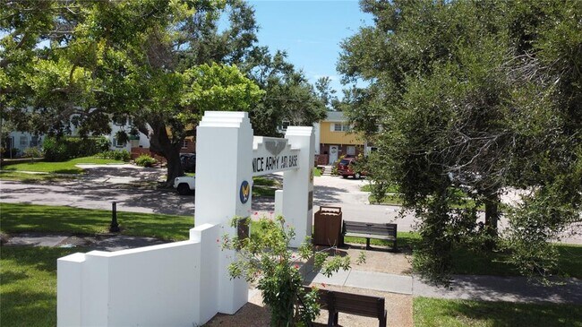 Building Photo - 705 W VENICE Ave