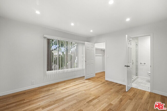 Building Photo - 1037 N La Jolla Ave