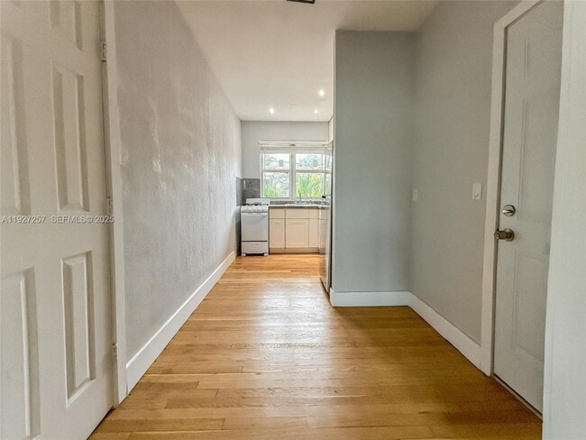 Building Photo - 315 W 28th St